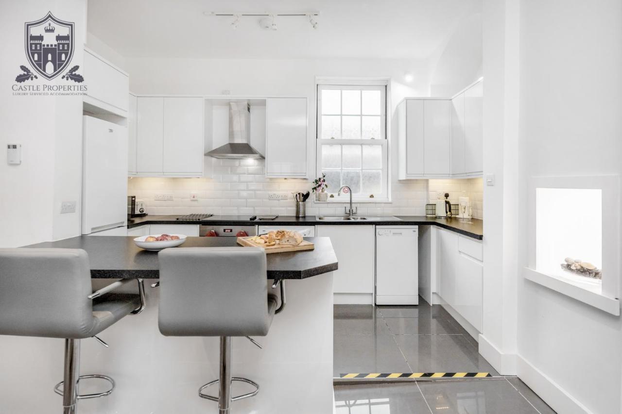 Castle Properties: The Sovereign 5 Bed Town House Windsor Eksteriør billede