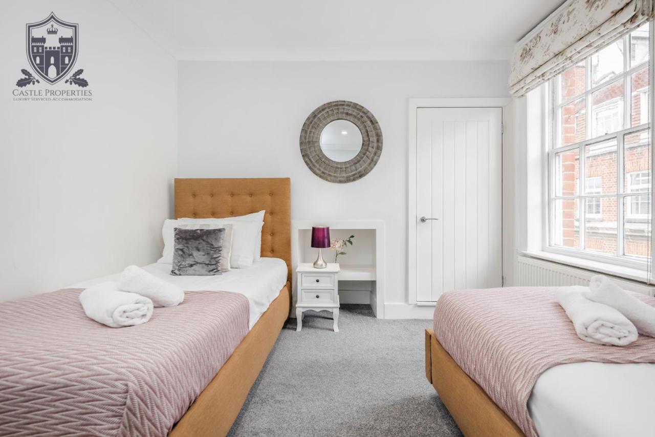 Castle Properties: The Sovereign 5 Bed Town House Windsor Eksteriør billede