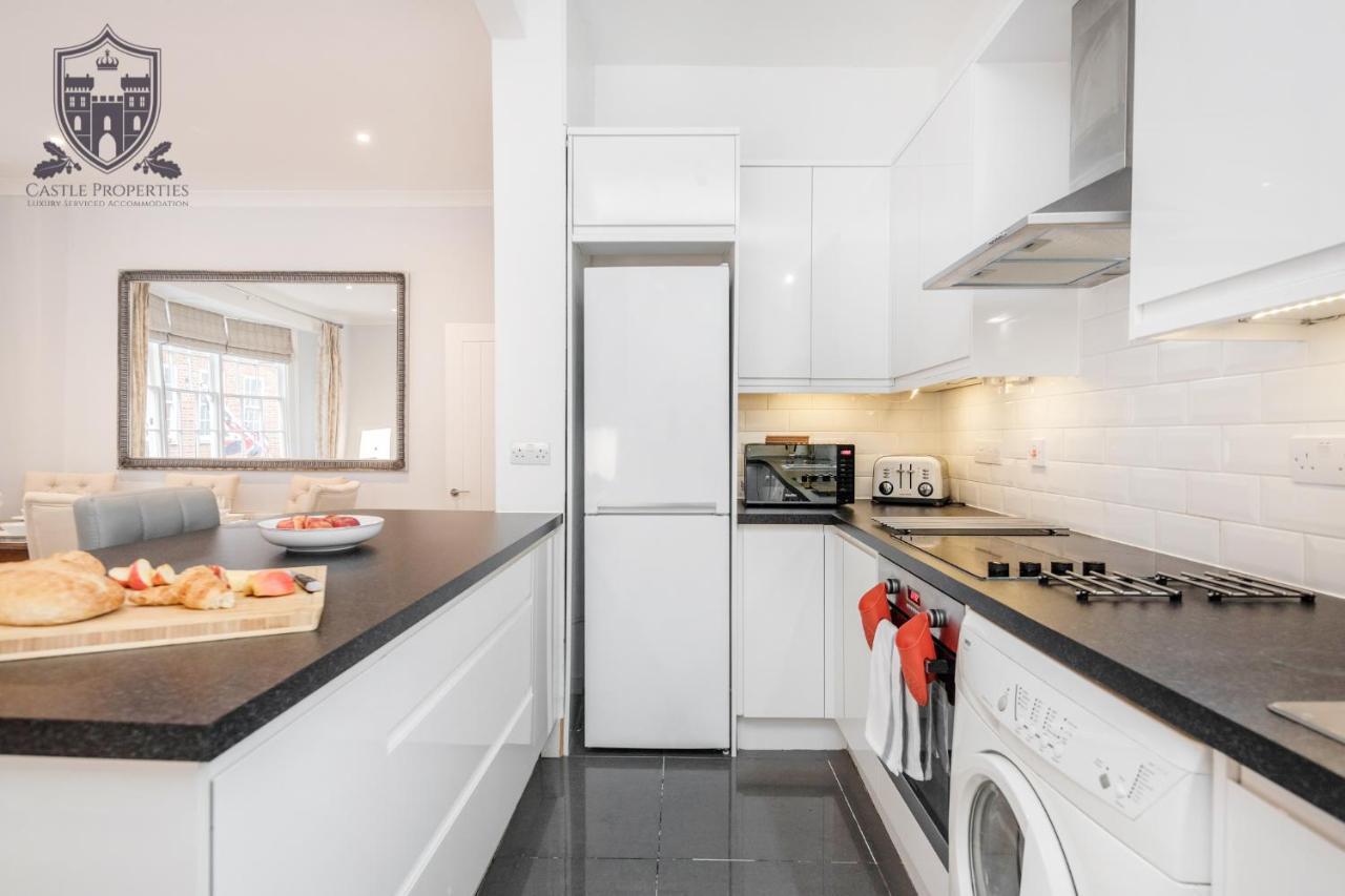 Castle Properties: The Sovereign 5 Bed Town House Windsor Eksteriør billede