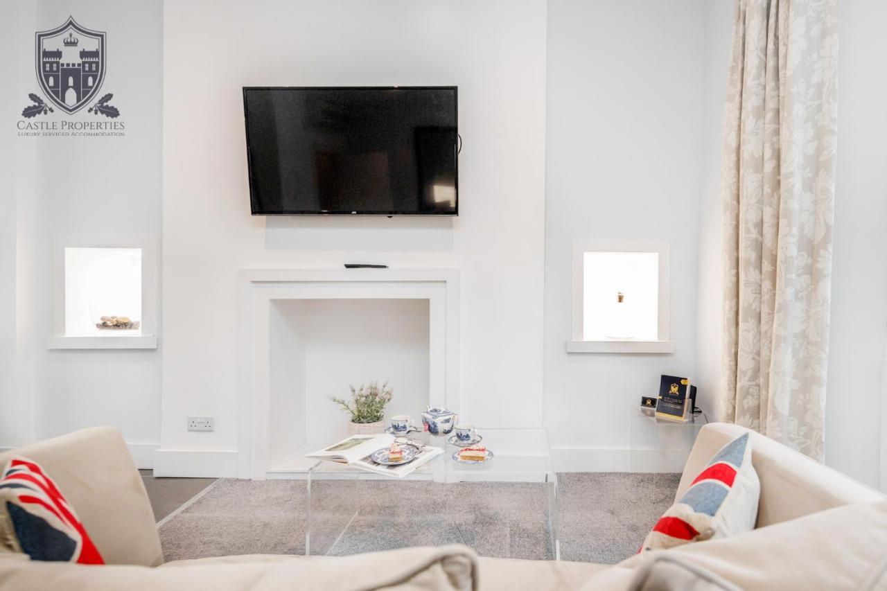 Castle Properties: The Sovereign 5 Bed Town House Windsor Eksteriør billede
