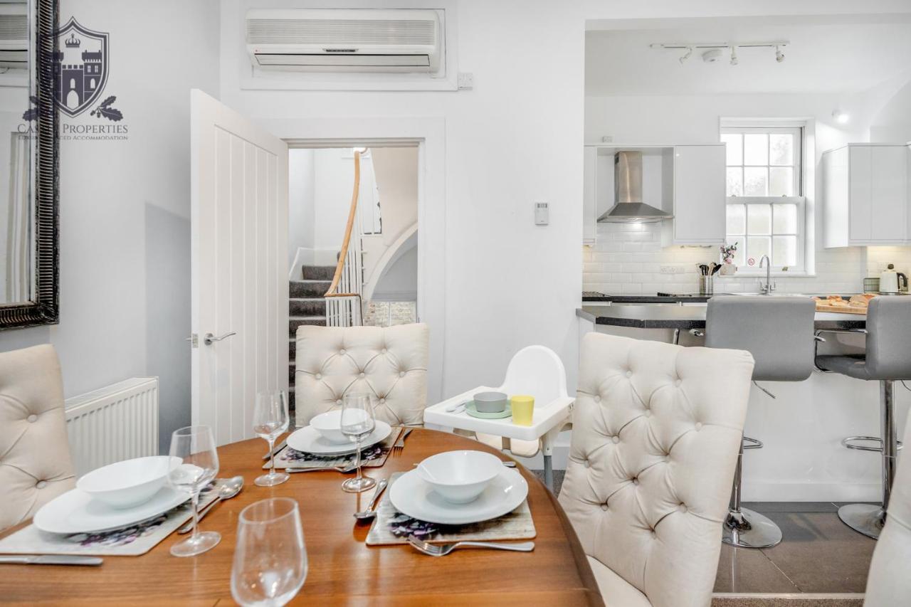Castle Properties: The Sovereign 5 Bed Town House Windsor Eksteriør billede
