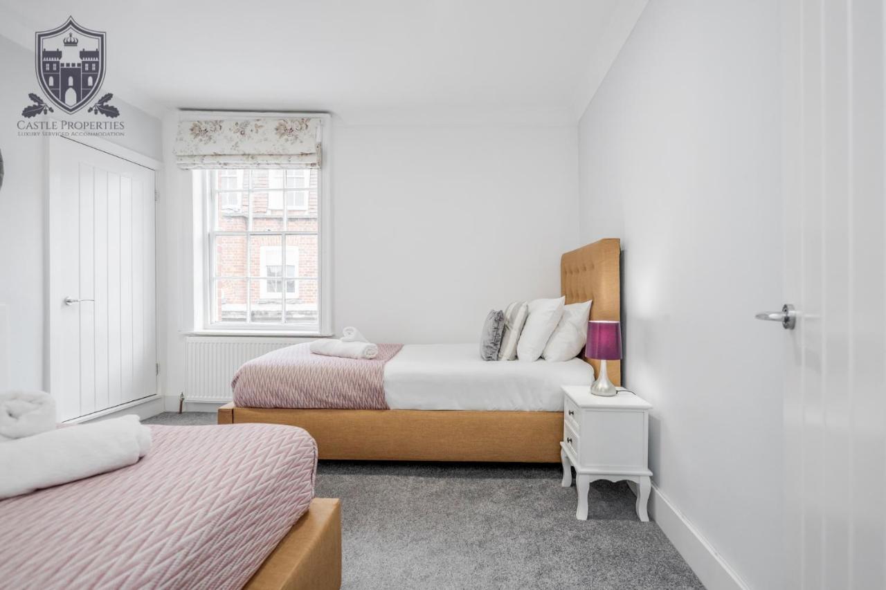 Castle Properties: The Sovereign 5 Bed Town House Windsor Eksteriør billede